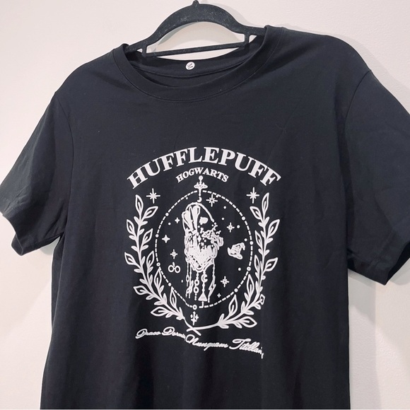 Harry Potter Hogwarts Hufflepuff Graphic Unique Minimalist Black White T Shirt M - Picture 3 of 4